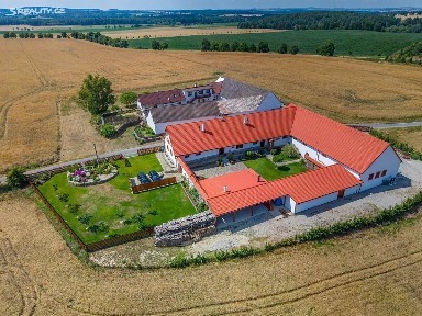Prodej rodinného domu 926 m², pozemek 3061 m²