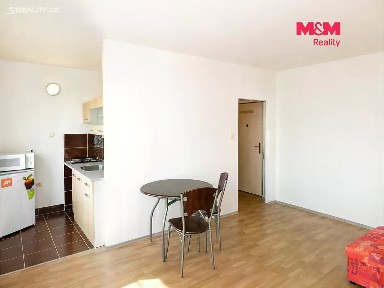 Pronájem bytu 1+kk 30 m² Mladých, Pardubice - Polabiny