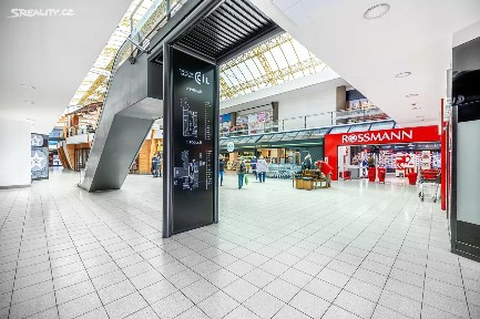 Pronájem obchodního prostoru 146 m² Topolová, Praha - Záběhlice