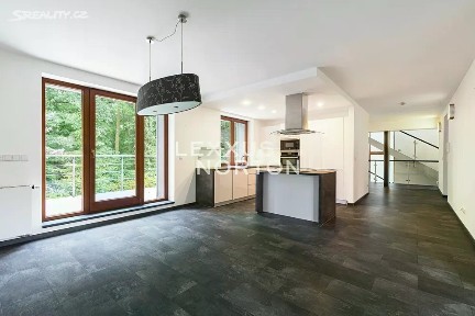Pronájem rodinného domu 354 m², pozemek 850 m² Poběžovická, Praha - Kunratice