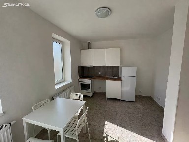 Pronájem bytu 1+kk 20 m² Kladno - Švermov