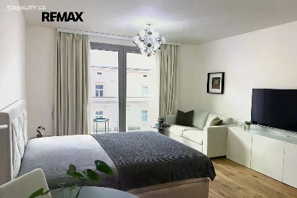 Pronájem bytu 1+kk 32 m² Křižíkova, Praha - Karlín