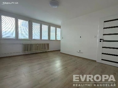 Pronájem bytu 1+kk 27 m² Severní, Hradec Králové - Slezské Předměstí