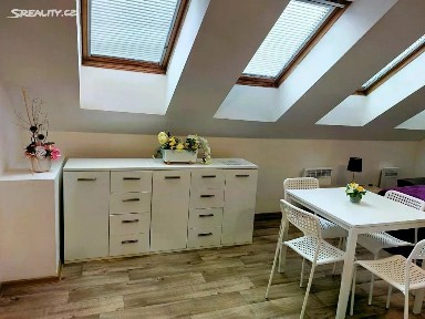 Pronájem bytu 2+kk 50 m² Komenského, Hradec Králové