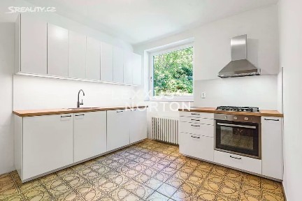 Pronájem rodinného domu 224 m², pozemek 858 m²