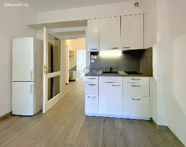 Pronájem bytu 2+kk 38 m² Velvarská, Praha - Dejvice