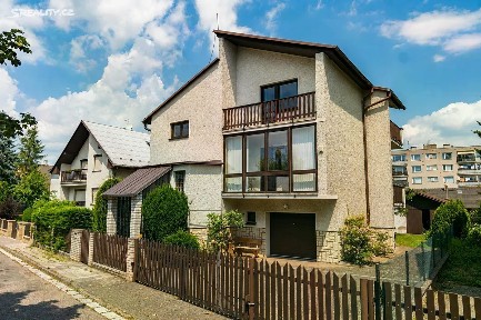Prodej rodinného domu 199 m², pozemek 659 m²