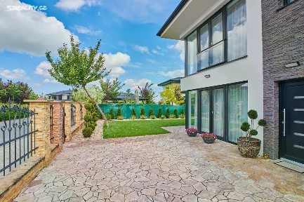 Prodej rodinného domu 320 m², pozemek 790 m²