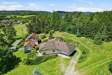 Prodej rodinného domu 212 m², pozemek 13662 m²