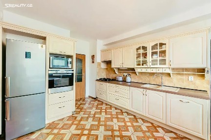 Prodej rodinného domu 254 m², pozemek 939 m²