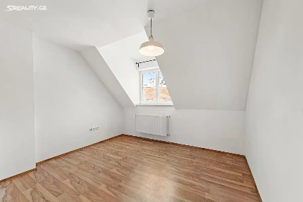 Pronájem bytu 1+kk 34 m² Holandská, Praha - Vršovice