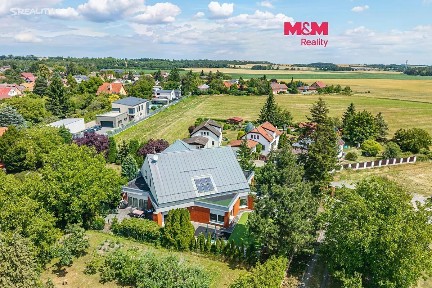Prodej rodinného domu 350 m², pozemek 1729 m²