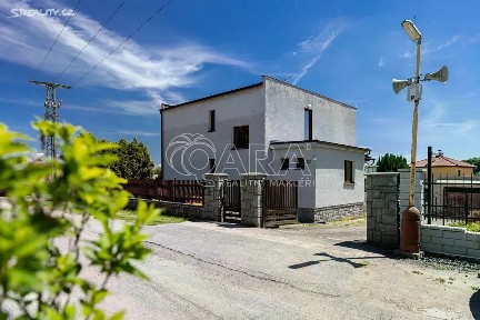 Prodej rodinného domu 208 m², pozemek 981 m²