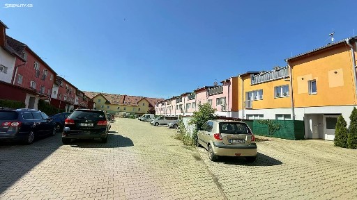 Břežany II, Kolín