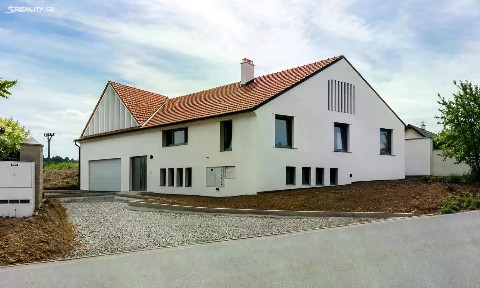 Prodej rodinného domu 380 m², pozemek 1000 m²