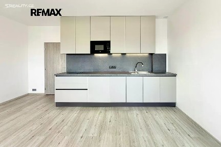 Pronájem bytu 1+kk 29 m² Hartigova, Praha - Žižkov