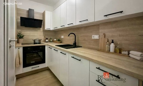 Pronájem bytu 2+kk 37 m² Cottonové, Ostrava - Mariánské Hory