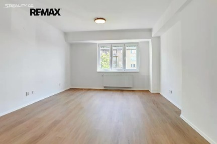 Pronájem bytu 2+1 73 m² Amurská, Praha - Vršovice