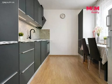 Prodej bytu 1+kk 32 m² V Honech, Klecany