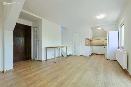 Pronájem bytu 2+kk 38 m² Pod Košutkou, Plzeň - Bolevec