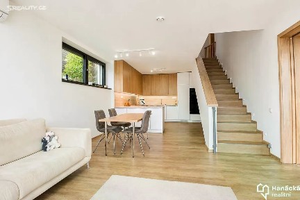 Prodej rodinného domu 200 m², pozemek 397 m²