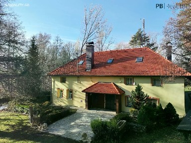 Prodej rodinného domu 450 m², pozemek 4111 m²