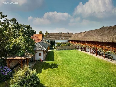 Prodej vícegeneračního domu 950 m², pozemek 4170 m²