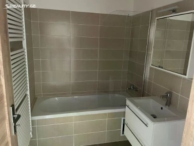 Pronájem bytu 1+kk 44 m² Labská zahrada, Hradec Králové - Třebeš