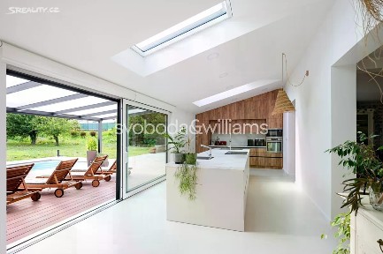 Prodej vily 422 m², pozemek 2441 m²