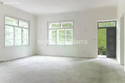 Prodej rodinného domu 379 m², pozemek 2856 m²