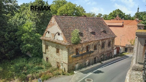 Prodej rodinného domu 360 m², pozemek 410 m²