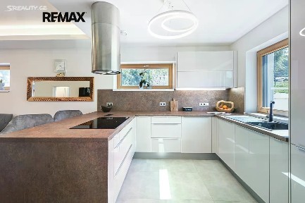 Prodej rodinného domu 162 m², pozemek 1947 m²