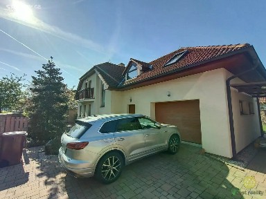 Prodej rodinného domu 320 m², pozemek 701 m² Donínská, Praha - Újezd nad Lesy