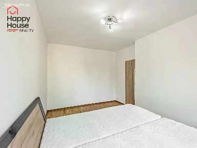 Pronájem bytu 3+1 68 m² Plamínkové, Praha - Nusle