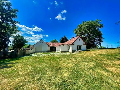 Prodej rodinného domu 100 m², pozemek 1985 m²