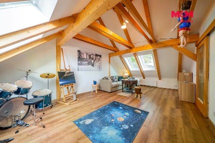 Prodej rodinného domu 169 m², pozemek 1807 m²