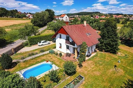 Prodej rodinného domu 143 m², pozemek 2360 m²