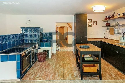 Prodej rodinného domu 174 m², pozemek 11512 m²