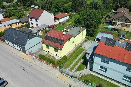 Prodej rodinného domu 220 m², pozemek 1551 m²