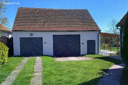 Prodej rodinného domu 300 m², pozemek 1286 m²