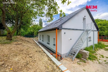 Prodej rodinného domu 220 m², pozemek 835 m²