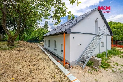 Prodej rodinného domu 220 m², pozemek 835 m²