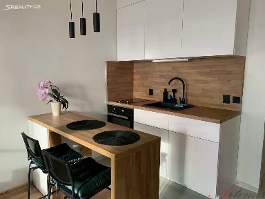 Pronájem bytu 1+kk 28 m² Výškovická, Ostrava - Výškovice