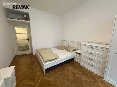 Pronájem bytu 2+kk 36 m² Na Skalce, Praha - Smíchov
