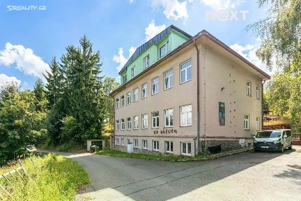 Prodej rodinného domu 900 m², pozemek 4998 m²