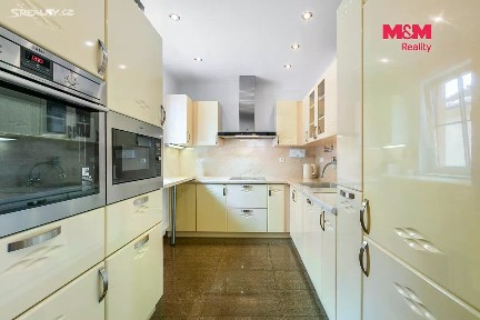 Pronájem bytu 4+1 90 m² náměstí Republiky, Bor