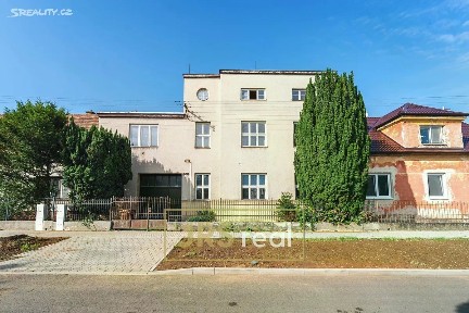 Prodej rodinného domu 400 m², pozemek 826 m²