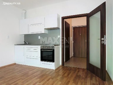 Pronájem bytu 1+kk 30 m² Pod Vinicí, Pardubice - Zelené Předměstí