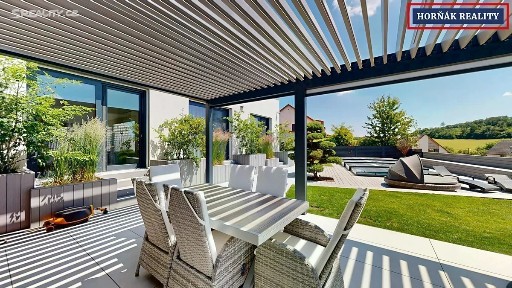 Prodej rodinného domu 288 m², pozemek 863 m²