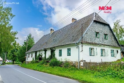 Prodej rodinného domu 274 m², pozemek 2024 m²